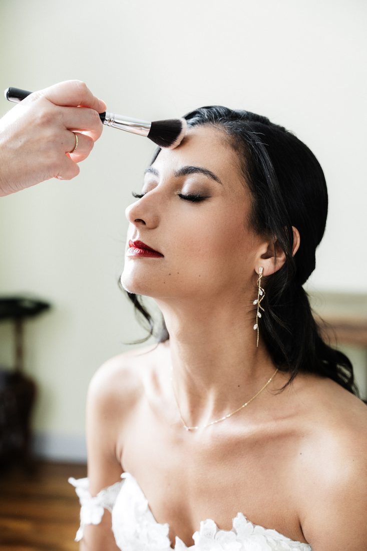 Mise en beauté de la mariée